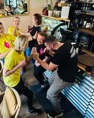 Pokud jste naši fanoušci, nebo je znáte?;) Máme pro vás naše firemní trička 🎽😎 Jsou k zakoupení na baru kavárny nebo na...