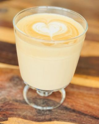 Víte jak poznáte dobrou pěnu v cappuccinu? Jedno z kritérií je, že když ho pomalu upíjíte, obrázek zůstane až do dna😎 Když...