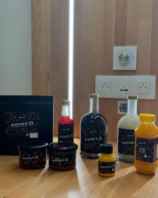 Řada produktů kavárny 6,33 pod stromeček i jen tak jako dárek, je k zakoupení na našem e-shopu v Komoře dárků🎁 vaječňák s...